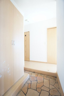 【玄関】 | リビングタウンみつわ台 | ※同物件、同タイプ、間取り反転のお部屋です