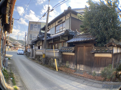 【前面道路含む現地写真】 | 絹山中古住宅
