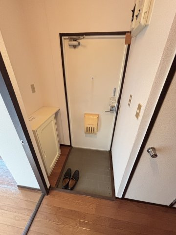 山王ハイツの玄関