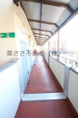 【その他共用部分】 | メゾン・ド・ノア狭間 | 共用廊下