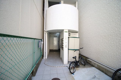 【エントランス】 | トレンディーマルナカ