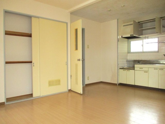 半田ハイツⅡの居間・リビング