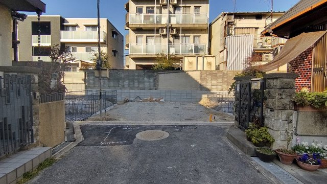 池田市井口堂１丁目の新築一戸建の前面道路含む現地写真