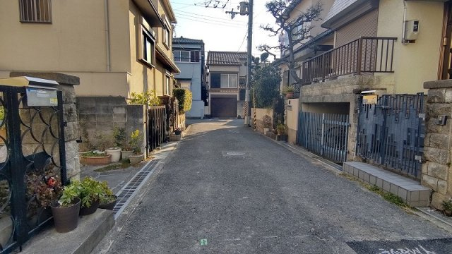 池田市井口堂１丁目の新築一戸建の前面道路含む現地写真
