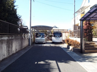 【前面道路含む現地写真】 | 前面は通り抜けができない道路なので、車通りや人通りが少ないです。