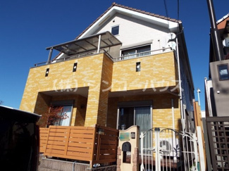 【外観】 | 日当たり良好。天気の良い日はウッドデッキでのどかなひと時を過ごせます。