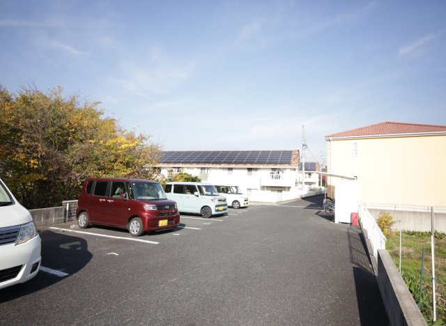 クレールコートの駐車場