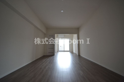 【居間・リビング】 | ラクラス堺筋本町（旧フォーリアライズ堺筋本町 | こちらのリビングで趣味の時間をお楽しみください