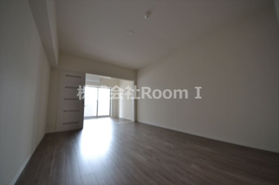 【居間・リビング】 | ラクラス堺筋本町（旧フォーリアライズ堺筋本町 | こちらのリビングで趣味の時間をお楽しみください