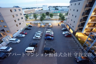 【駐車場】