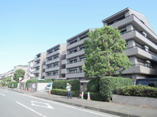 【外観】 | 総戸数２６戸、１９９０年８月築、管理人は日勤勤務につき管理体制良好です♪
