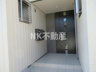 【エントランス】 | メゾン カンタービレ（久宝寺口賃貸） | 落ち着いたエントランスです