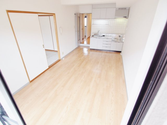 ファミール昭栄の居間・リビング