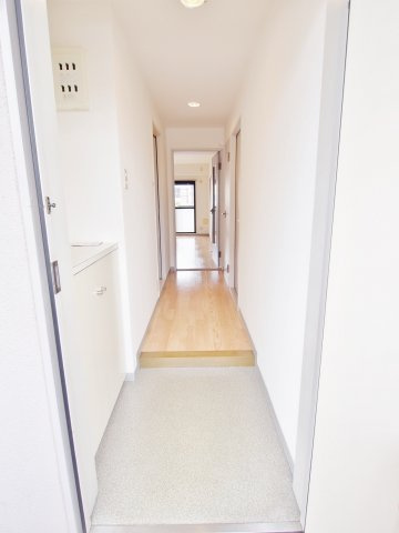 ファミール昭栄の玄関