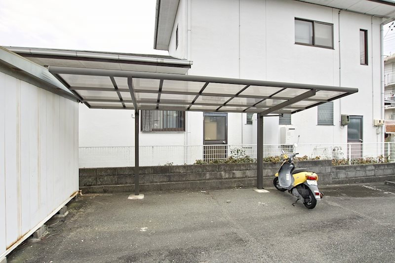 ルシール佐鳴台の駐車場
