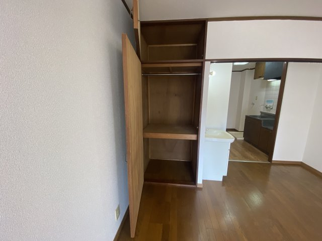 江崎ガーデンビルの収納