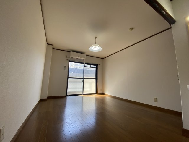 江崎ガーデンビルの居間・リビング