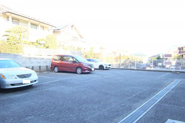 日吉ヒルトップマンションの駐車場