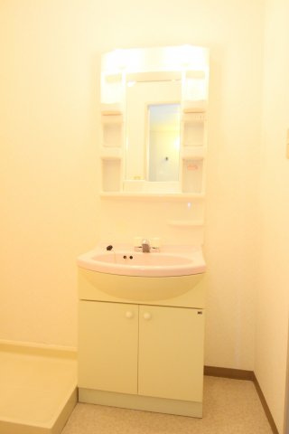 日吉ヒルトップマンションの独立洗面台|※同仕様写真になります。
