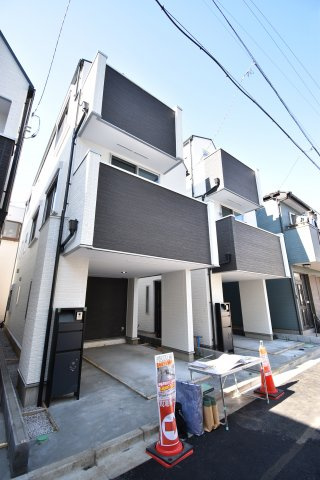 【外観】 | 現地内覧会開催！東中延の新築戸建　２号棟 | 駅徒歩１分が魅力の３LDK+P！LDKは広々19帖、LDKフロアにも手洗いを設置！パントリーもございます。6帖以上の居室がふた部屋、トイレも2ヶ所配備。延床面積102.65㎡！