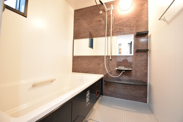 【浴室】 | 現地内覧会開催！東中延の新築戸建　２号棟 | 駅徒歩１分が魅力の３LDK+P！LDKは広々19帖、LDKフロアにも手洗いを設置！パントリーもございます。6帖以上の居室がふた部屋、トイレも2ヶ所配備。延床面積102.65㎡！