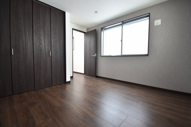 【洋室】 | 現地内覧会開催！東中延の新築戸建　２号棟 | 駅徒歩１分が魅力の３LDK+P！LDKは広々19帖、LDKフロアにも手洗いを設置！パントリーもございます。6帖以上の居室がふた部屋、トイレも2ヶ所配備。延床面積102.65㎡！