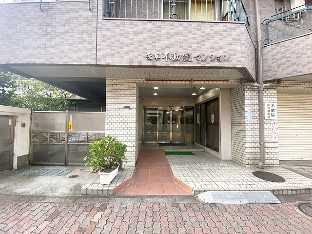 浅草不動院マンションのエントランス