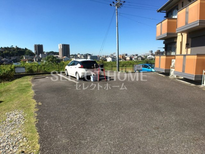 【駐車場】 | ハーシーズAP | 車をお持ちの方に嬉しい駐車場付きの物件です
