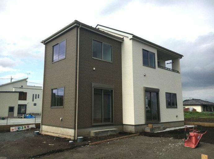 佐波郡玉村町上新田Ⅱ期（全3棟）1号棟の外観|おしゃれな外観です