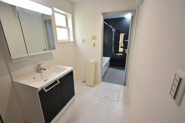 【内観：施工例】 | 中野区本町２丁目 新築戸建 | 施工例(洗面室)