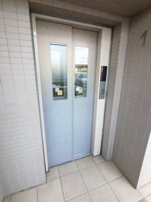 【その他共用部分】 | 東急ドエル・アルス横浜小机 | お買い物時やベビーカーの出し入れに便利なエレベーター付です。