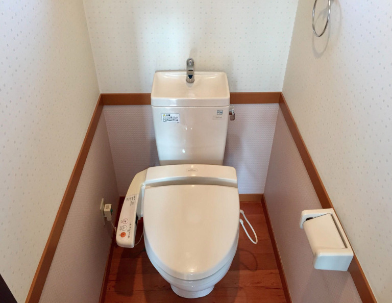 サンクイールのトイレ|落ち着いた色調のトイレです