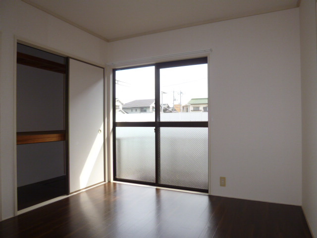 エトワールＡの洋室