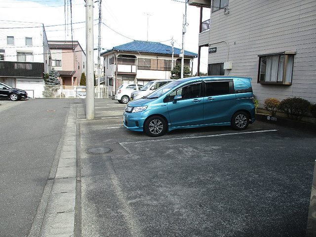 メイプルハイムの駐車場