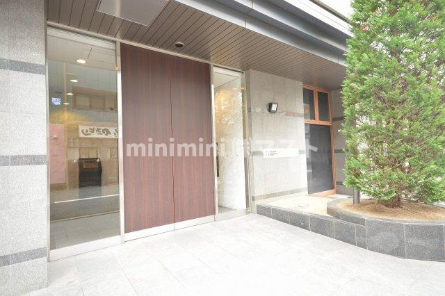 CASSIA福島駅前のエントランス