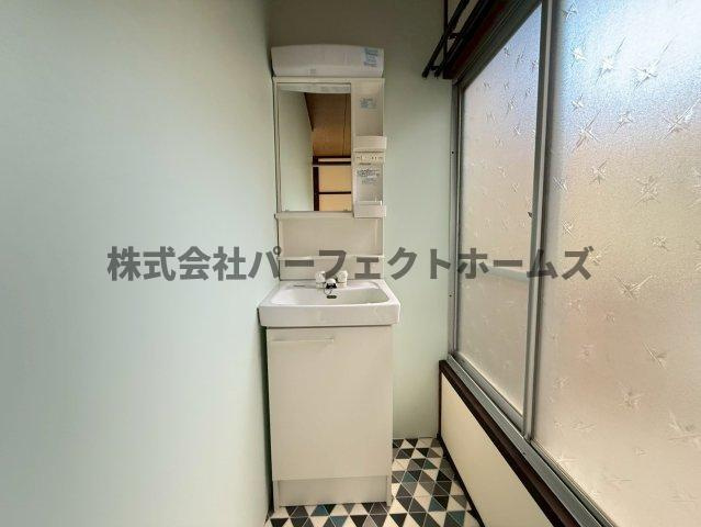 交野市郡津４丁目のアパートの洗面所|忙しい朝には欠かせない洗面所です