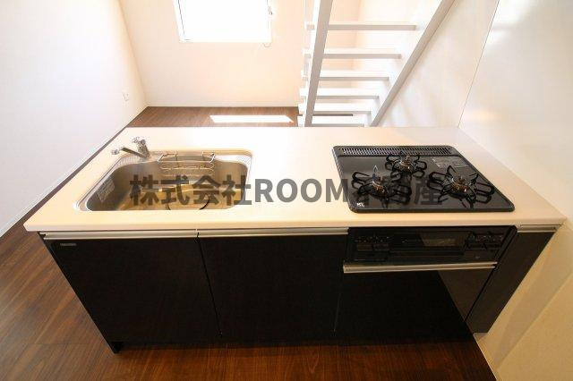 ブランエノワールのキッチン|コンパクトなキッチンで掃除もラクラク