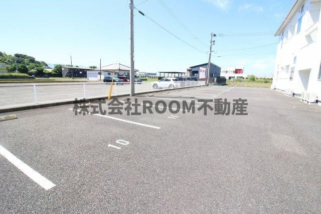 ブランエノワールの駐車場|車をお持ちの方に嬉しい駐車場付きの物件です
