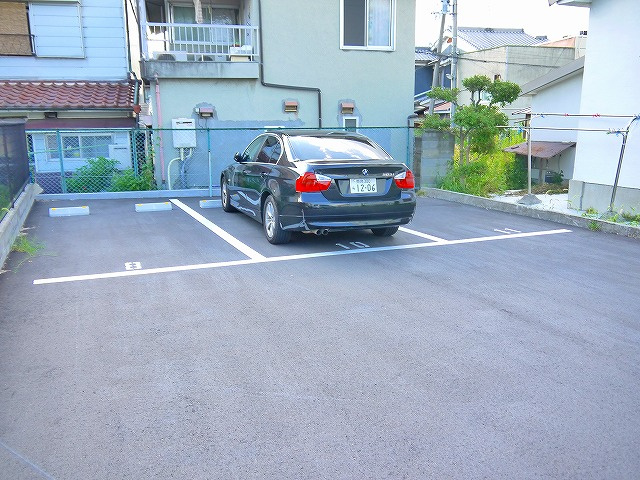 紀寺村田モータープールの外観