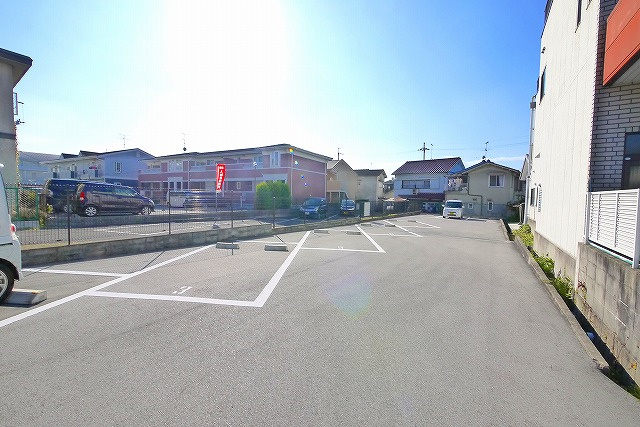 紀寺村田モータープールの外観