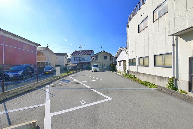紀寺村田モータープールの外観