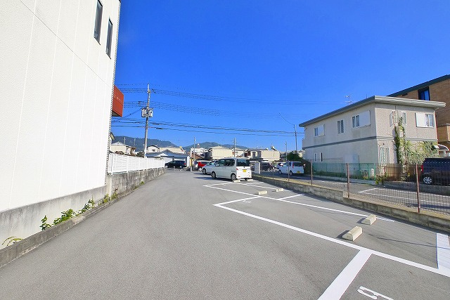 紀寺村田モータープールの外観