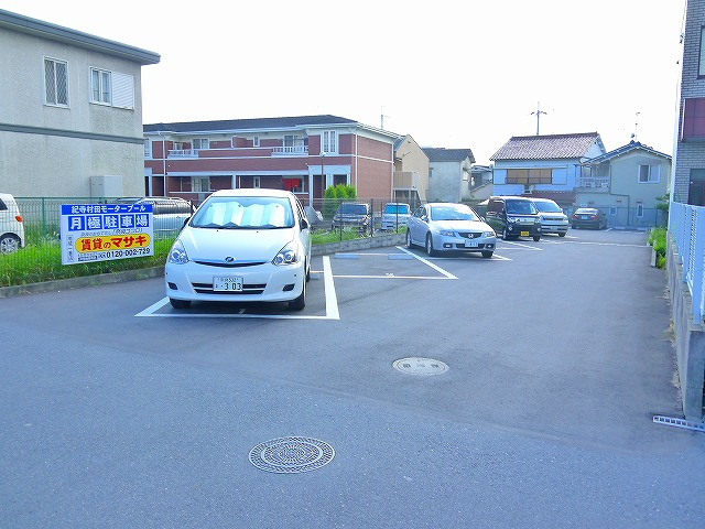 紀寺村田モータープールの外観