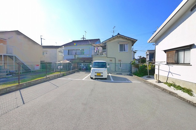 紀寺村田モータープールの外観