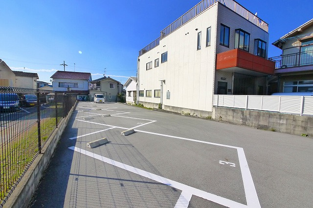 紀寺村田モータープールの外観