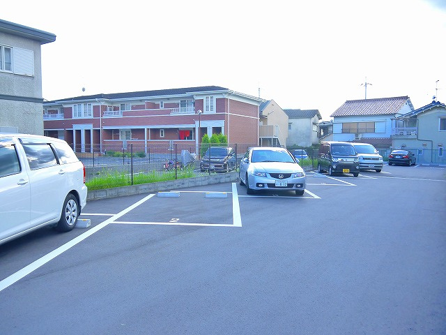 紀寺村田モータープールの外観