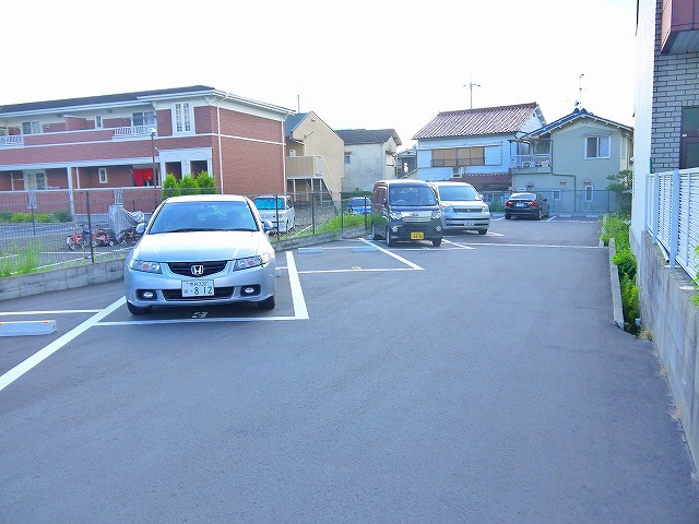 紀寺村田モータープールの外観