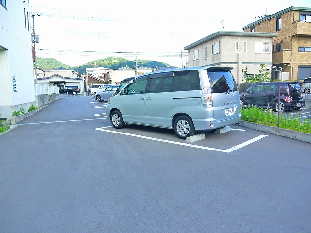 紀寺村田モータープールの外観