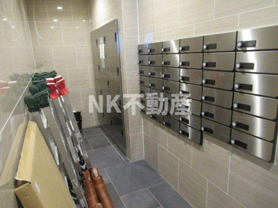 【その他共用部分】 | BO BEDRE MIKURIYA(ボーベダーミクリヤ）（八戸ノ里賃貸） | 集合ポストと宅配ボックスです