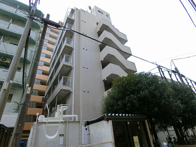 共立リライアンス福生駅前の外観